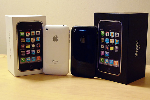 Apple iPhone 3G S 32GB Unlocked:- 300euro